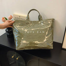 Laden Sie das Bild in den Galerie-Viewer, Damen Tasche mit Buchstaben-Print