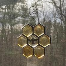 Laden Sie das Bild in den Galerie-Viewer, Bienenornament oder Sonnenfänger aus Buntglas