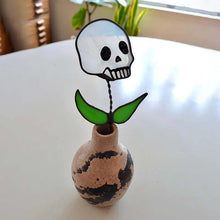 Laden Sie das Bild in den Galerie-Viewer, Frühes Halloween💀Totenkopf-Buntglaspflanze