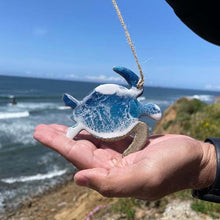 Laden Sie das Bild in den Galerie-Viewer, Hängende Dekoration „Ocean Vows“