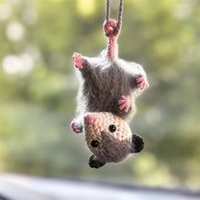 Laden Sie das Bild in den Galerie-Viewer, Possum Auto Charm