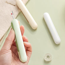 Laden Sie das Bild in den Galerie-Viewer, 2 In 1 Needle Threader Seam Ripper