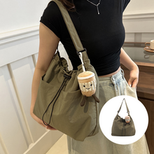 Laden Sie das Bild in den Galerie-Viewer, Ultraleichte lässige Messenger-Tasche mit großer Kapazität und Anhänger