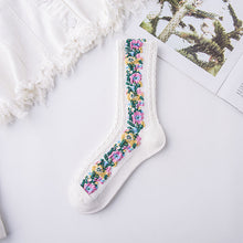 Laden Sie das Bild in den Galerie-Viewer, Vintage Socken mit Blumenstickerei (5 Paar)