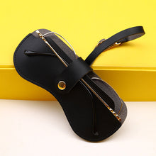 Laden Sie das Bild in den Galerie-Viewer, Sonnenbrillen-Tasche aus Leder