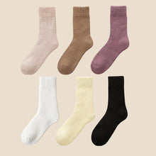 Laden Sie das Bild in den Galerie-Viewer, Kuschelige Unisex-Winter-Thermosocken aus Samt