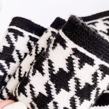 Laden Sie das Bild in den Galerie-Viewer, Modischer vielseitiger Dreiecksschal