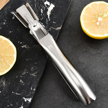 Laden Sie das Bild in den Galerie-Viewer, Praktischer Krabbenöffner