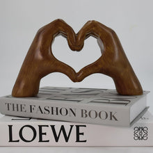 Laden Sie das Bild in den Galerie-Viewer, Handgefertigte Herzstatue