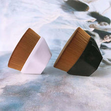 Laden Sie das Bild in den Galerie-Viewer, Nahtloser Foundation-Pinsel mit hoher Dichte