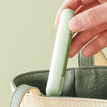 Laden Sie das Bild in den Galerie-Viewer, 2 In 1 Needle Threader Seam Ripper