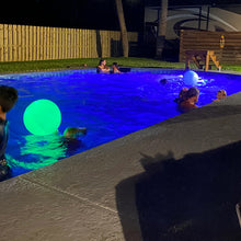 Laden Sie das Bild in den Galerie-Viewer, 16 Farben leuchtendes Wasserball-LED-Licht