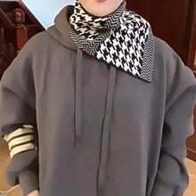 Laden Sie das Bild in den Galerie-Viewer, Modischer vielseitiger Dreiecksschal
