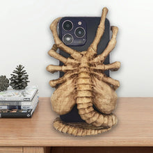 Laden Sie das Bild in den Galerie-Viewer, Schrecklicher Facehugger-Handy-Halter