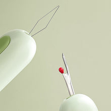 Laden Sie das Bild in den Galerie-Viewer, 2 In 1 Needle Threader Seam Ripper