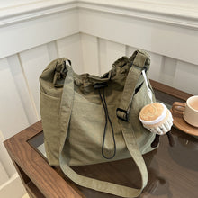Laden Sie das Bild in den Galerie-Viewer, Ultraleichte lässige Messenger-Tasche mit großer Kapazität und Anhänger