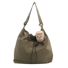 Laden Sie das Bild in den Galerie-Viewer, Ultraleichte lässige Messenger-Tasche mit großer Kapazität und Anhänger