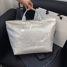 Laden Sie das Bild in den Galerie-Viewer, Damen Tasche mit Buchstaben-Print