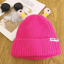 Laden Sie das Bild in den Galerie-Viewer, Leuchtende kleine Monstermütze