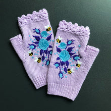 Laden Sie das Bild in den Galerie-Viewer, Handbestickte Handschuhe