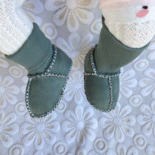 Laden Sie das Bild in den Galerie-Viewer, Warme Pelz-Babysocken