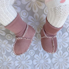 Laden Sie das Bild in den Galerie-Viewer, Warme Pelz-Babysocken
