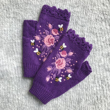 Laden Sie das Bild in den Galerie-Viewer, Handbestickte Handschuhe