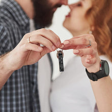 Laden Sie das Bild in den Galerie-Viewer, "I Love You More The End I Win" Lustiger Weihnachtsgeschenk-Schlüsselanhänger🎁