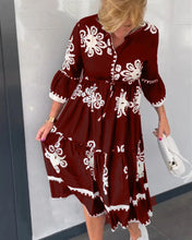 Laden Sie das Bild in den Galerie-Viewer, Kleid mit Blumendruck und 3/4-Ärmeln