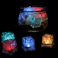 Laden Sie das Bild in den Galerie-Viewer, 🎅Vorgezogener Weihnachtsverkauf🎅LED-Eiswürfellicht (12 Stück)