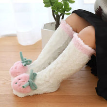 Laden Sie das Bild in den Galerie-Viewer, 🎁Flauschige Wintersocken für Babys👼
