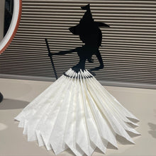 Laden Sie das Bild in den Galerie-Viewer, Hölzerne Halloween-Hexe-Serviettenhalter-Verzierung