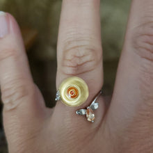 Laden Sie das Bild in den Galerie-Viewer, 💕Rotierender Sonnenblume-Ring