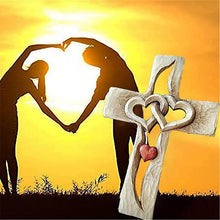 Laden Sie das Bild in den Galerie-Viewer, 💞Herzförmig geschnitztes Holzkreuz