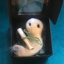 Laden Sie das Bild in den Galerie-Viewer, 👻Halloween Gespenst Ornament👻