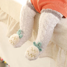 Laden Sie das Bild in den Galerie-Viewer, 🎁Flauschige Wintersocken für Babys👼