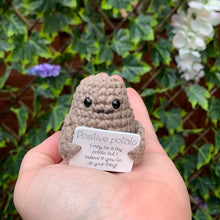 Laden Sie das Bild in den Galerie-Viewer, Lustiges Geschenk - Gestrickte positive Kartoffel