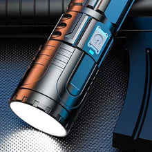 Laden Sie das Bild in den Galerie-Viewer, 🔦🔦🔦Zoom helle Taschenlampe