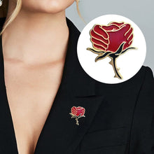 Laden Sie das Bild in den Galerie-Viewer, Emaille- und Kristallbrosche mit roter Rose