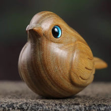 Laden Sie das Bild in den Galerie-Viewer, Handgefertigter Holzschnitzvogel
