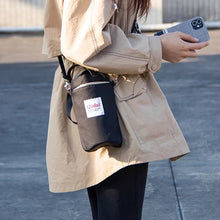 Laden Sie das Bild in den Galerie-Viewer, Tragbare Messenger-Handtasche für Wasserflaschen
