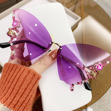 Laden Sie das Bild in den Galerie-Viewer, 💎🦋Sonnenbrille mit Schmetterlingsdiamanten 🦋💎