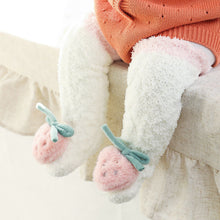 Laden Sie das Bild in den Galerie-Viewer, 🎁Flauschige Wintersocken für Babys👼