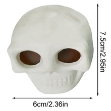 Laden Sie das Bild in den Galerie-Viewer, Schädel-Relief-Ball