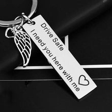 Laden Sie das Bild in den Galerie-Viewer, Engelsflügel Schlüsselanhänger