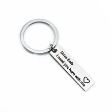 Laden Sie das Bild in den Galerie-Viewer, Engelsflügel Schlüsselanhänger