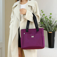 Laden Sie das Bild in den Galerie-Viewer, 👜👜Vielseitige einfache einfarbige Nylonhandtasche mit großer Kapazität