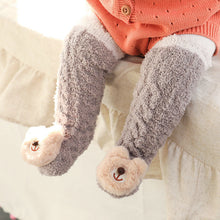 Laden Sie das Bild in den Galerie-Viewer, 🎁Flauschige Wintersocken für Babys👼