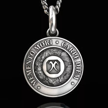 Laden Sie das Bild in den Galerie-Viewer, Schädel Halskette aus Titanstahl