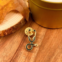 Laden Sie das Bild in den Galerie-Viewer, EKG und Stethoskop Mini-Brosche